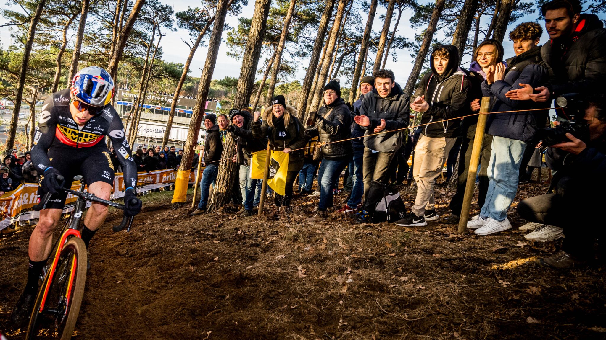 HeusdenZolder ontvangt BK cyclocross 2025 Golazo